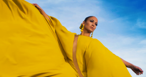 Jennifer Lopez plus latina que jamais dans « Ni Tú Ni Yo »
