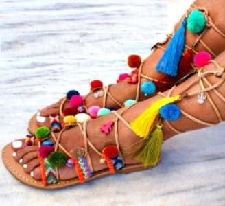 Pompom summer sandals