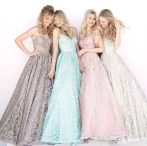 Complete Guide to Looking Stylish in Prom Dresses