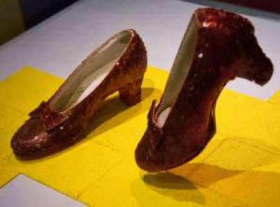 États-Unis: levée de fonds pour restaurer les chaussures rouges de Dorothy