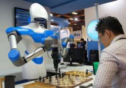 Un robot joueur d'échecs, vedette du salon Computex de Taïwan