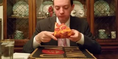Un étudiant gagne sa vie en mangeant des pizzas !