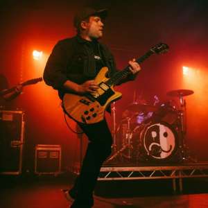 Fall Out Boy taquine la chanson d’Ethan Hawke lors d’un petit concert à Manchester – News 24