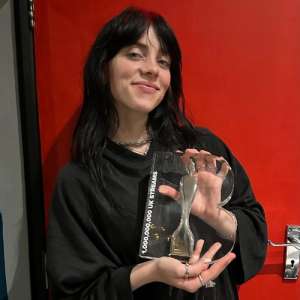 Billie Eilish reçoit le BRIT Billion Award pour son incroyable jalon en matière de streaming – Music News