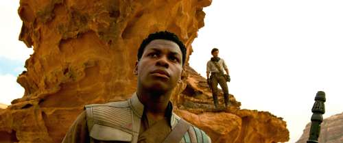 Star Wars 9 : John Boyega (Finn) prend la défense du film de J. J. Abrams