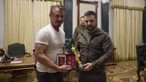 Sean Penn a donné un de ses Oscars à Volodymyr Zelensky, 