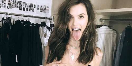 Alessandra Ambrosio pose topless et affole Instagram
