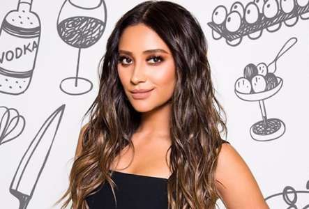 Shay Mitchell : topless, elle affole Instagram