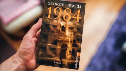 1984, le roman de George Orwell, revisité dans une version féministe