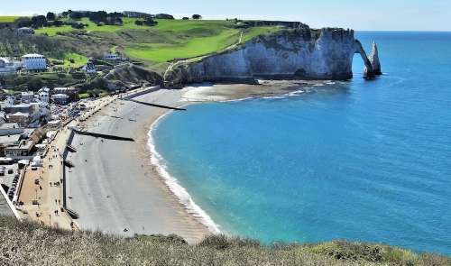 D'Étretat à Dieppe, lire sur les plages normandes