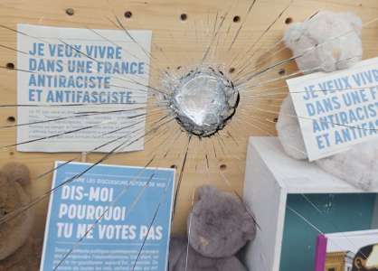 “Je n'ai pas peur” : une librairie vandalisée pour une vitrine anti-extrême droite
