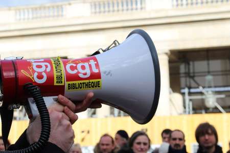 Mérignac : des agents de la médiathèque en grève, contre le travail dominical