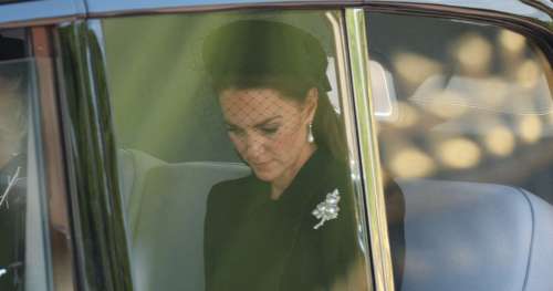 Emue, Kate Middleton rend hommage à Elizabeth II avec un bijou symbolique