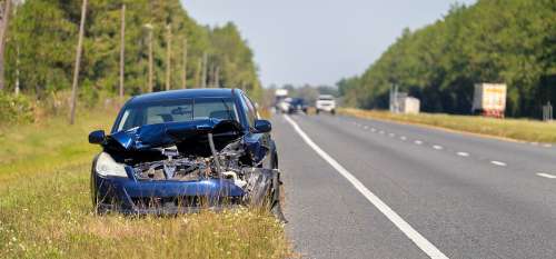 Une femme est morte dans une collision frontale quelques secondes après avoir téléchargé son statut Facebook