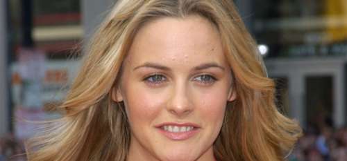 Alicia Silverstone a posté une vidéo dans laquelle elle mange des fruits provenant du jardin d’un inconnu – quand les gens regardent de plus près, ils s’inquiètent