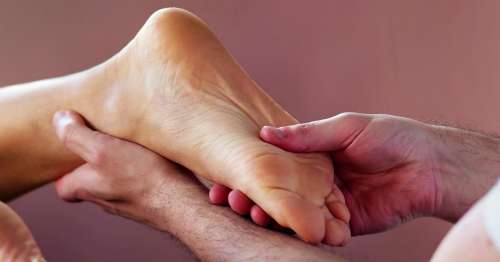 Les points de pression sur les pieds soulagent des affections « graves