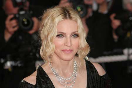 Madonna a l’air « épuisée » en marchant en Europe