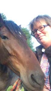 Femme a créé maison de retraite pour chevaux, pour que ce soit un havre de paix pour les chevaux à la retraite