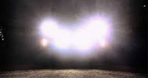 Si une voiture s’arrête en face de vous avec les phares allumés : éloignez-vous immédiatement