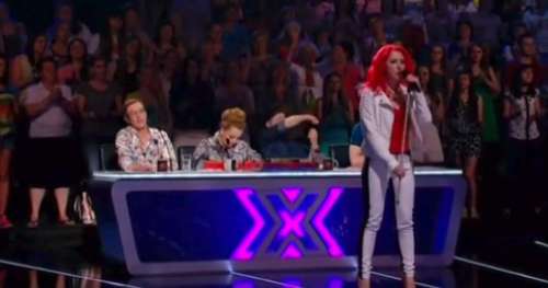 Le jury est stupéfait par le look de la femme rousse, mais quand elle commence à chanter un classique de Queen, ils n’en croient pas leurs oreilles