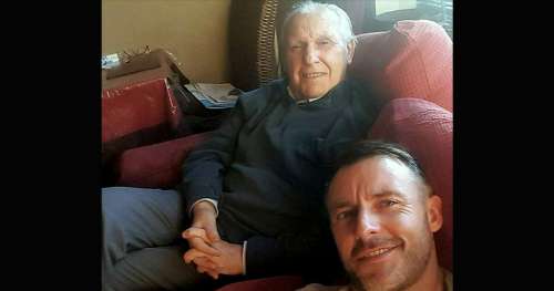 Papa atteint de la maladie d’Alzheimer ne reconnaît plus sa famille : L’idée géniale du fils change tout