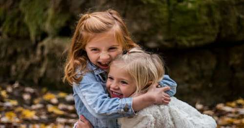 Une étude démontre qu’avoir une sœur fait de vous une meilleure personne