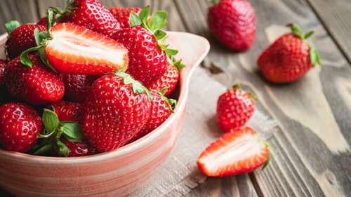 La manière simple de prolonger la durée de vie de vos fraises en utilisant seulement deux ingrédients