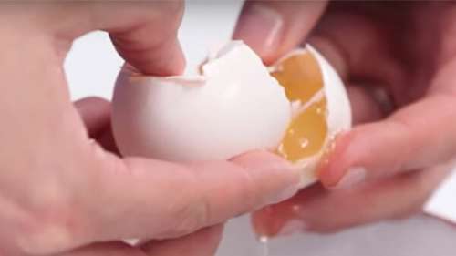 Vous avez toujours fait une erreur en cassant des œufs – regardez-ça et vous ne ferez plus jamais la même erreur