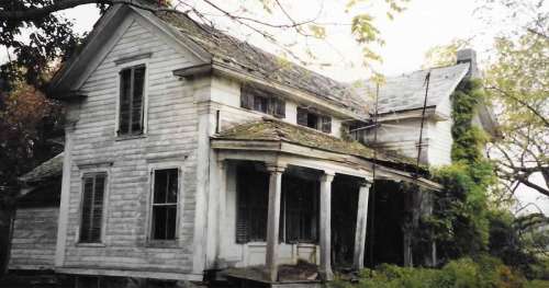 Peter hérite d’une vieille cabane de 160 ans dont personne ne veut – mais regardez-le ouvrir la porte 4 ans plus tard