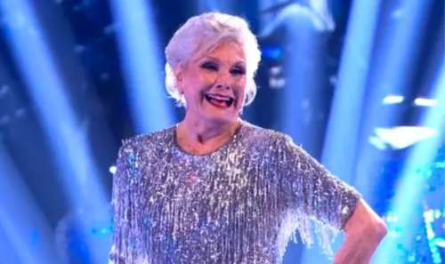 Angela Rippon dit que son retour sur Strictly lui fait se sentir « comme une grand-mère » |  Nouvelles des célébrités |  Showbiz et télévision