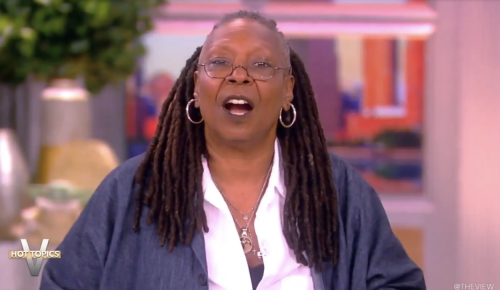 Whoopi Goldberg dit qu’elle « défend » Harrison Butker après un discours controversé