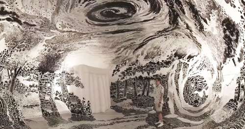 Cette installation artistique impressionnante vous immerge dans un monde imaginaire