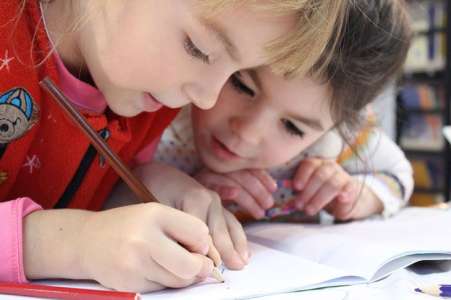 Prenez le temps d’apprendre une seconde langue à votre enfant, il sera bien plus doué à l’école