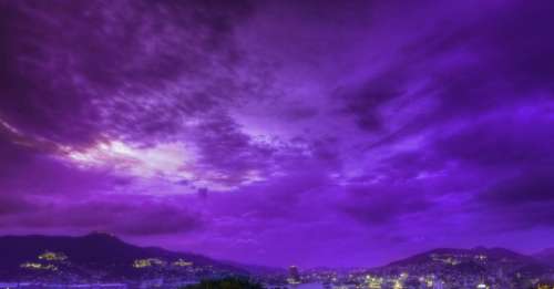 Juste avant que le typhon Hagibis frappe le Japon, le ciel est devenu violet