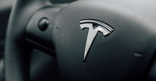 Les voitures Tesla pourront émettre des bruits de pets ou des bêlements de chèvres !