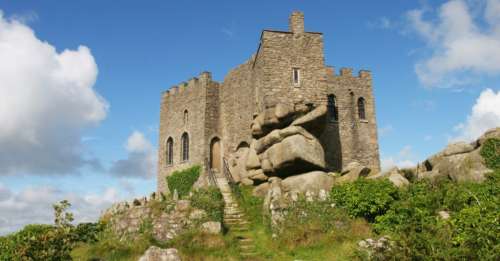 Le château de Carn Brea, vestige des Cornouailles perché depuis plus de 600 ans sur sa colline