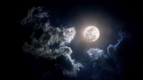 Pourquoi la pleine lune perturbe-t-elle votre sommeil ?