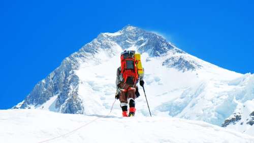 La hauteur de l’Everest revue à la hausse