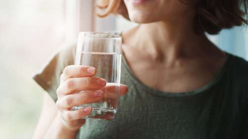 Boire plus d’eau permettrait d’atténuer l’obésité et le diabète