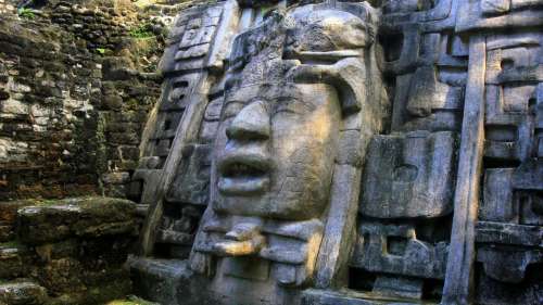 Un système avancé de filtration d’eau découvert dans une ancienne cité maya