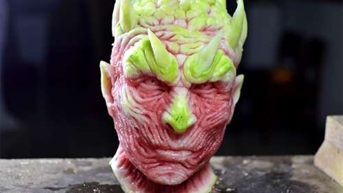 Cet artiste sculpte des grandes figures de la culture pop à partir de fruits et légumes