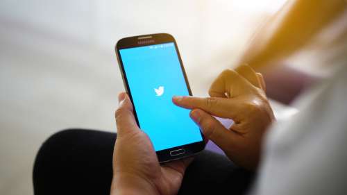 Twitter va bannir les utilisateurs qui publient de fausses informations sur les vaccins