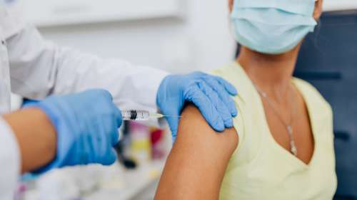 Pourquoi la vaccination en Europe est à la traîne ?