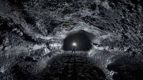 Cette imposante structure viking érigée dans une grotte islandaise visait à empêcher l’apocalypse