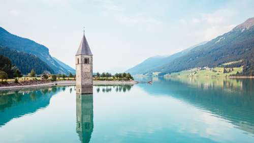 Un village en Italie refait surface 70 ans après avoir été englouti sous les eaux