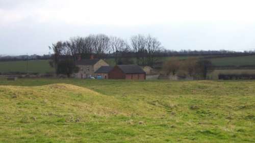 Ce mystérieux village abandonné en Angleterre ne peut être vu que du ciel