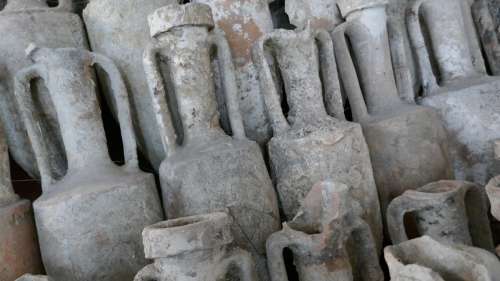 Un vaisseau romain vieux de 2 000 ans chargé d’amphores à vin découvert au large de la Sicile