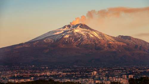 L’Etna plus haut que jamais, les éruptions ont déclenché une poussée de croissance volcanique