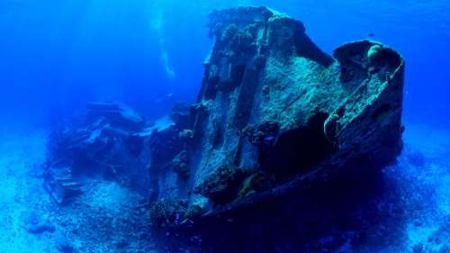 Des « navires fantômes » émergent du Pacifique après une éruption volcanique