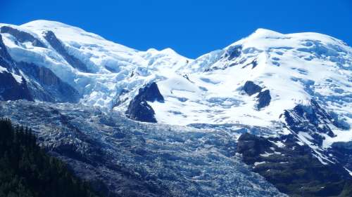 Mont-Blanc : des pierres précieuses découvertes en 2013 ont été partagées avec la ville de Chamonix